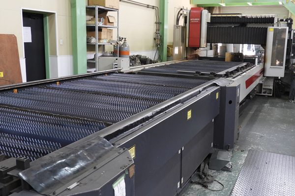 レーザー加工機